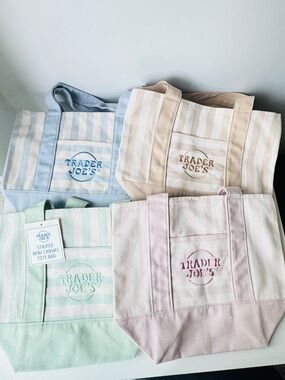 TRADER JOE’S
LIMITED STRIPPED MINI TOTE BAG- A SET OF 4